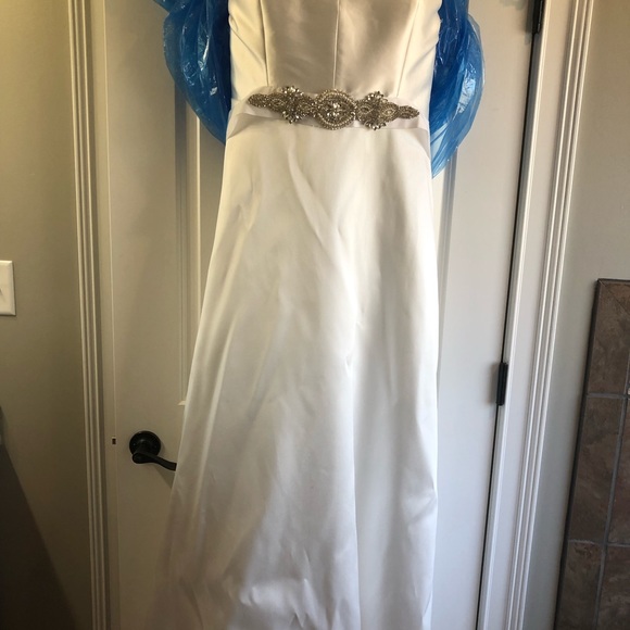 White dress - Picture 2 of 8